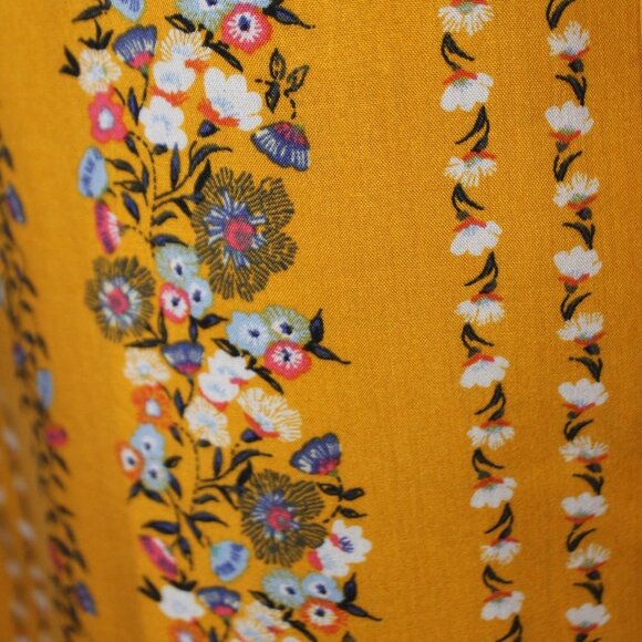 Old Navy Golden Yellow Floral Vertical Stripe Sleeveless Top - Picture 4 of 13